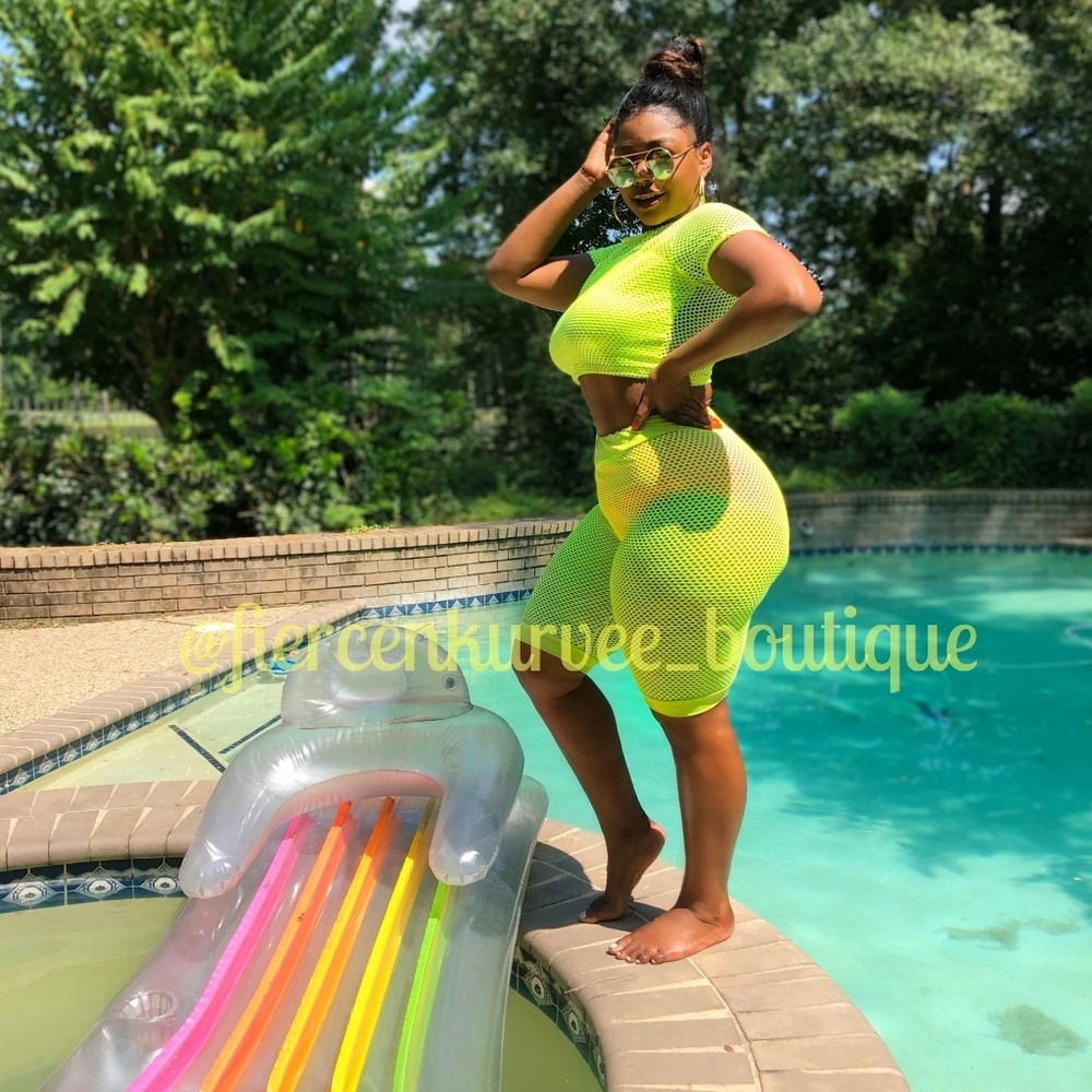 Plus Size Fishnet Set